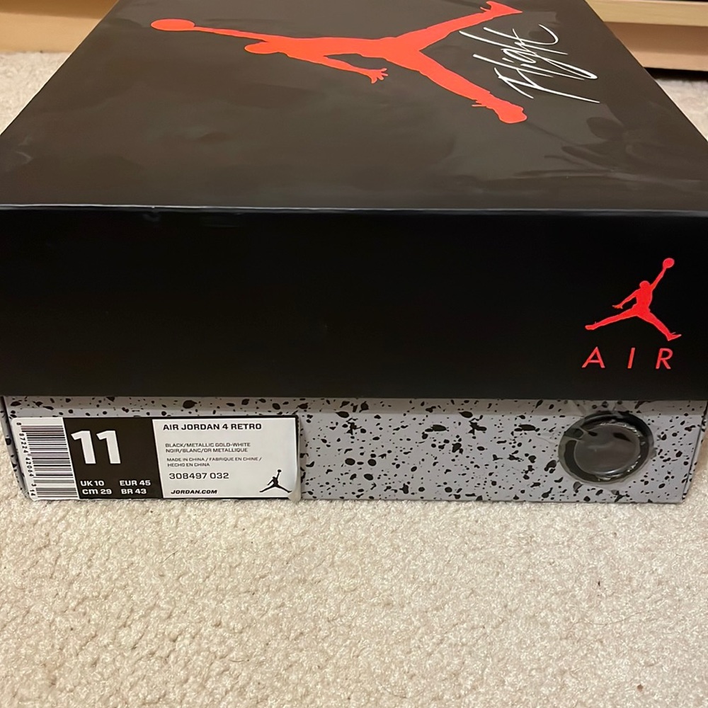 Air Jordan 4 royalty